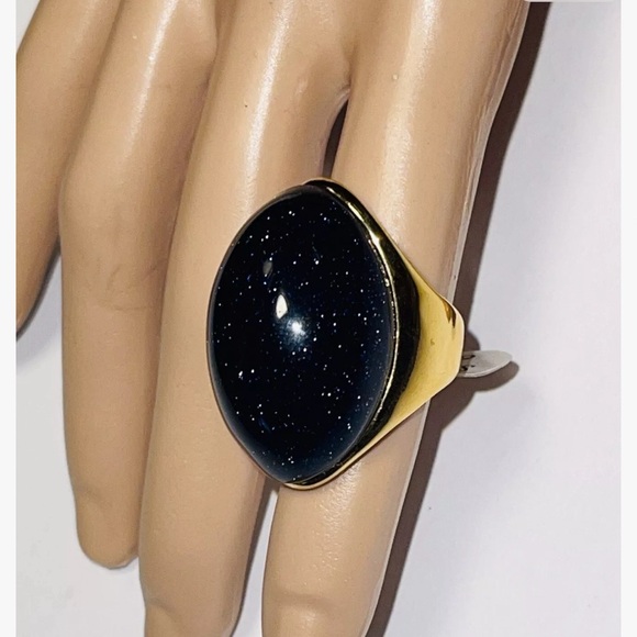 FASHION JEWELRY RING GOLD/ BLUE GLOW GEMSTONE COLOR STAINLESS STEEL SIZE SIX (6) - Picture 6 of 7